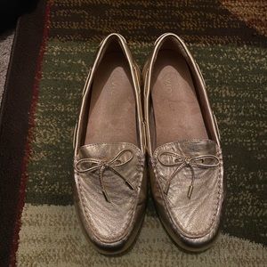 Womens vionic flat loafers 9M